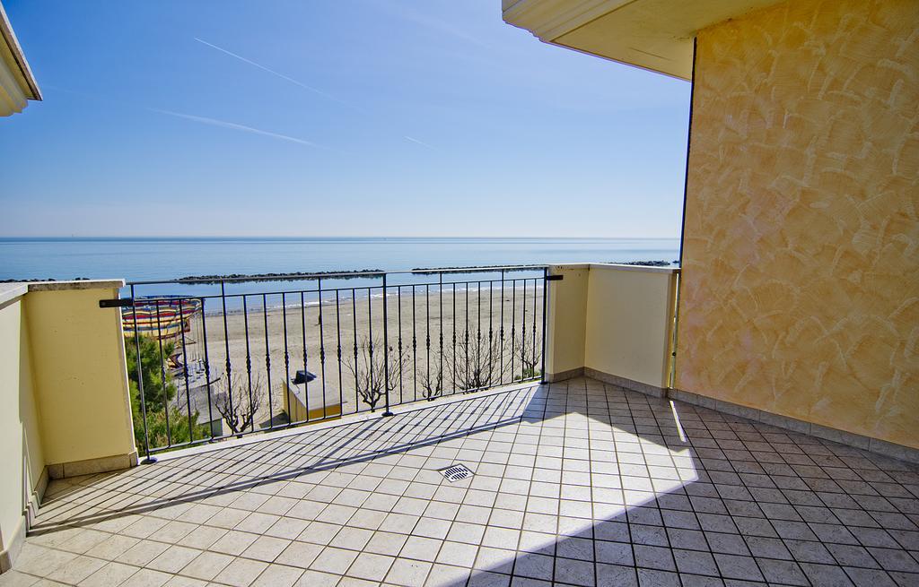 Hotel Capital Cupra Marittima Extérieur photo