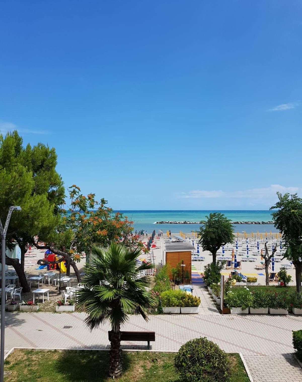 Hotel Capital Cupra Marittima Extérieur photo