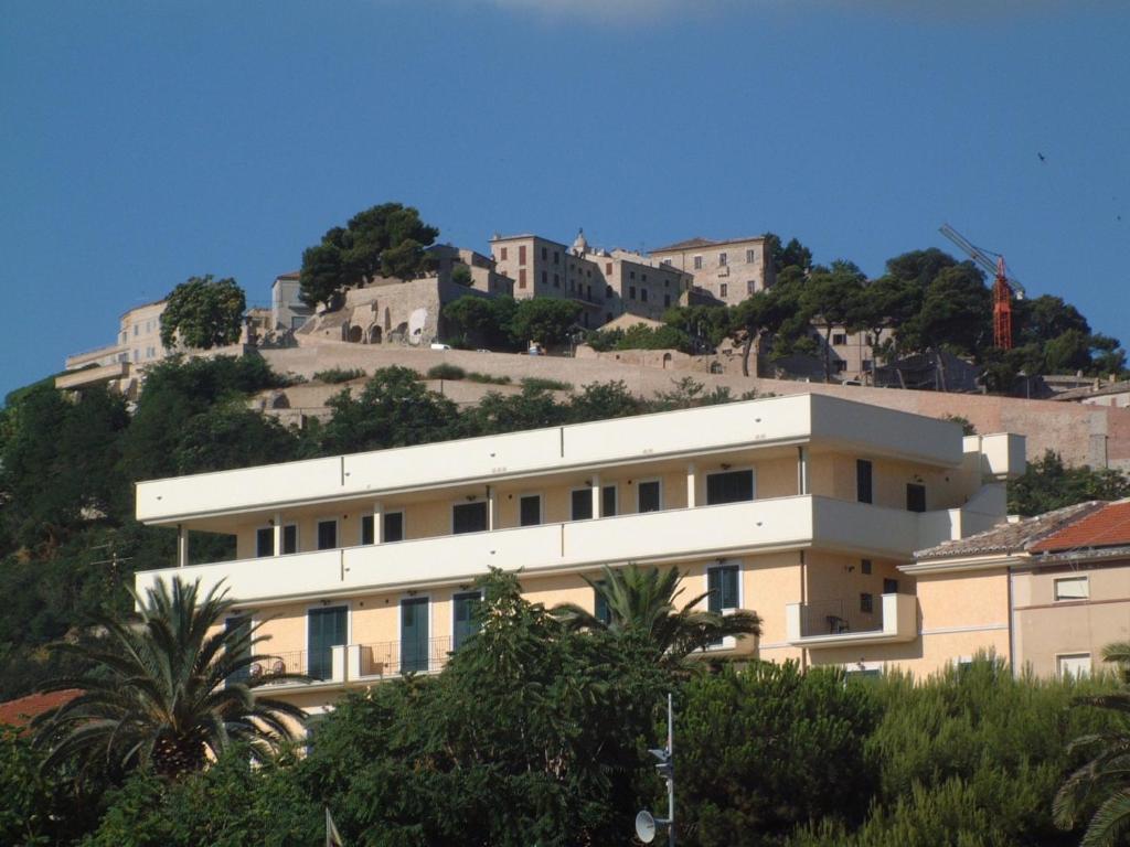 Hotel Capital Cupra Marittima Extérieur photo