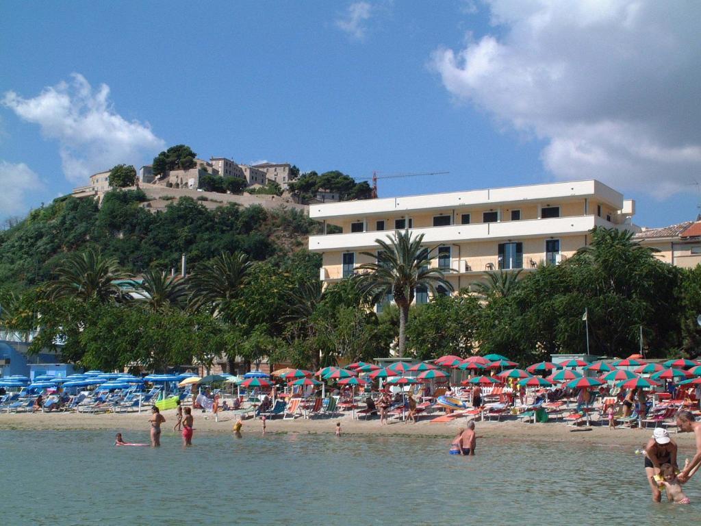 Hotel Capital Cupra Marittima Extérieur photo